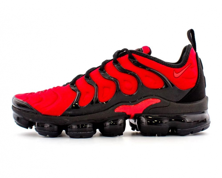 Nike Vapormax Plus: The Daring Full Red Colorway Unleashed